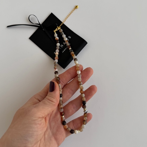 684 Dyed Quartz Stone Necklace - Picture 5 of 6